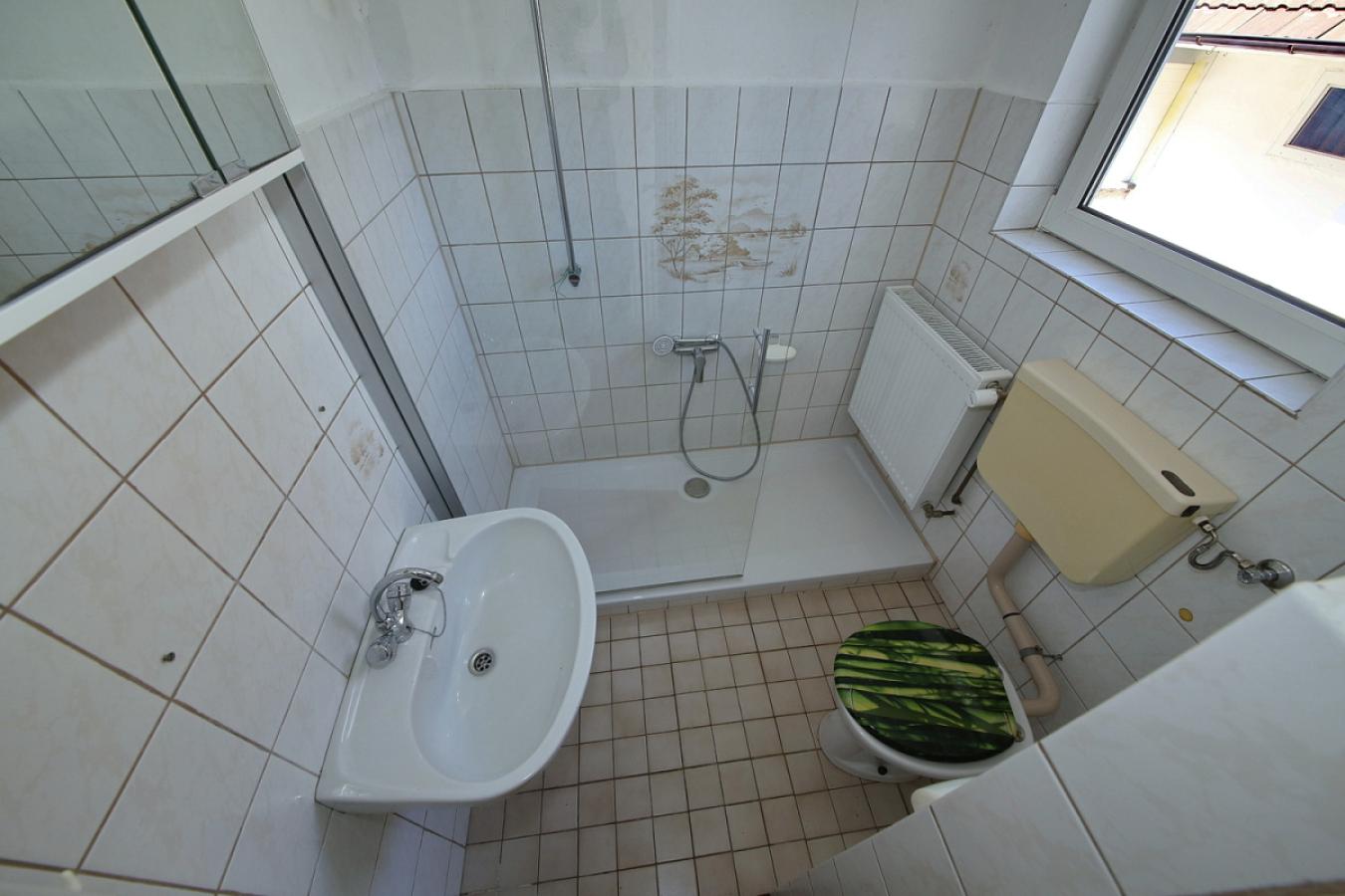 7103 - Badezimmer EG - 018
