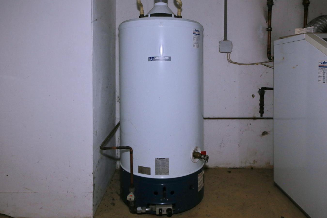 7103 -Warmwasserbehälter - 042