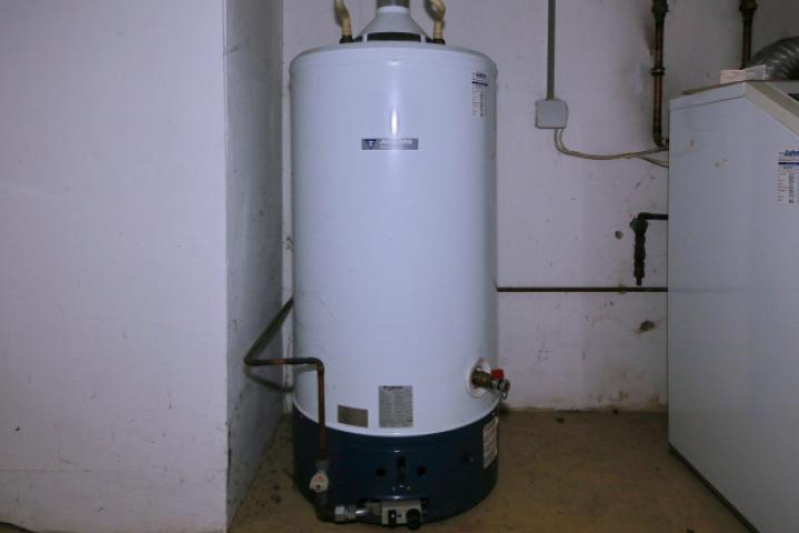 7103 -Warmwasserbehälter - 042