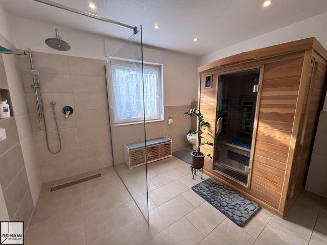 Badezimmer mit Sauna