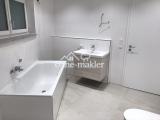 Bad mit Badewanne
