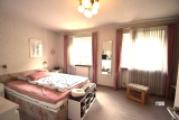Großes Schlafzimmer im OG
