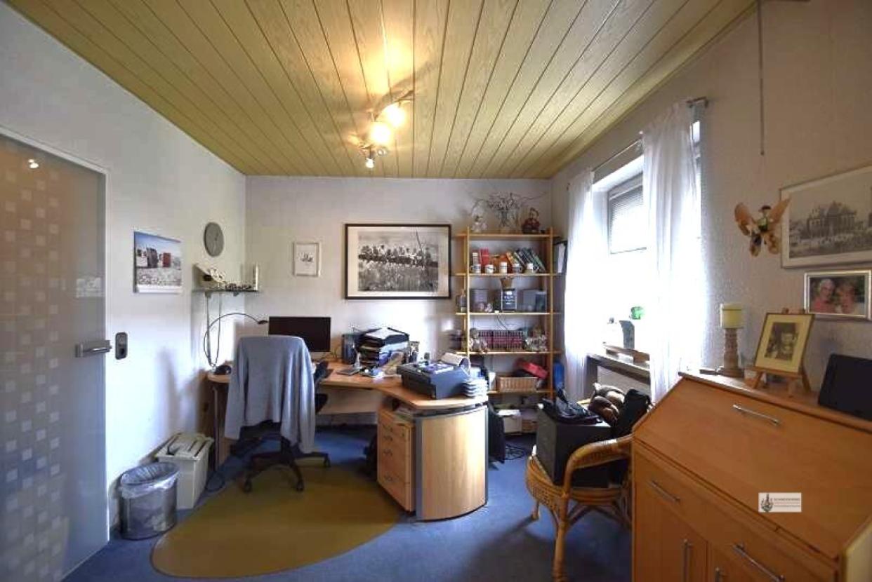 Büroecke im Fernsehzimmer