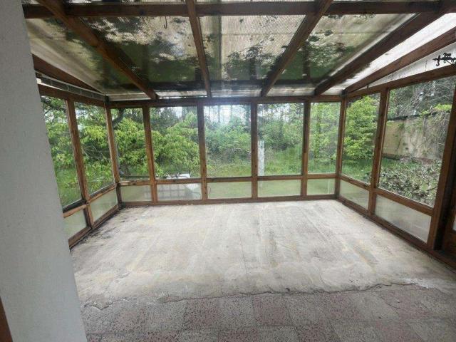 Wintergarten mit Blick in den Garten