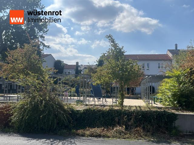 Spielplatz hinter dem Haus
