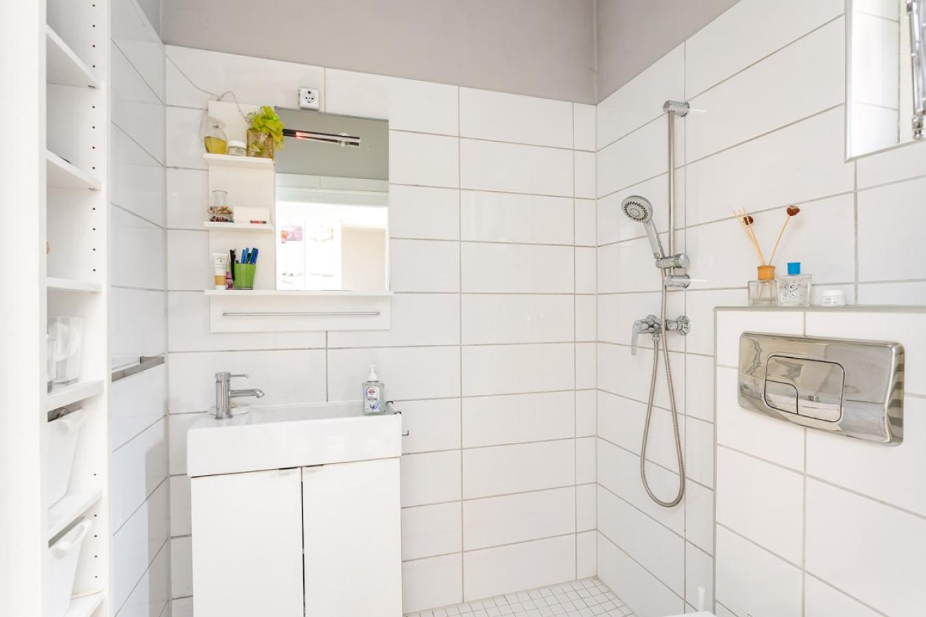 Badezimmer mit Dusche