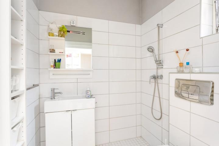 Badezimmer mit Dusche