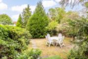 Garten mit Sitzmöglichkeit