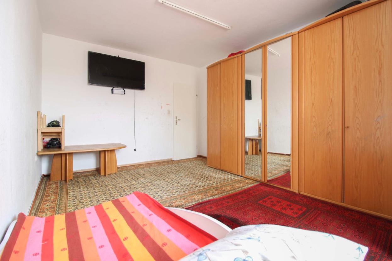 Schlafzimmer 1