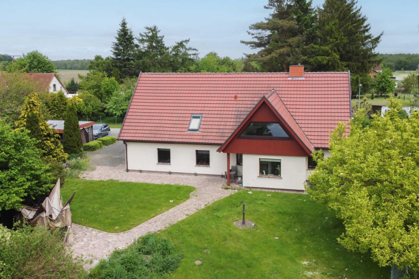 Haus & Grundstück