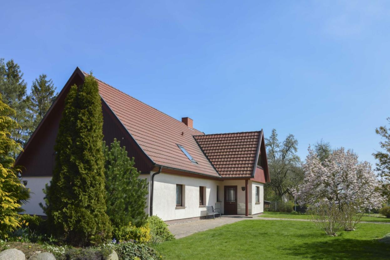 Hauseingang und Terrasse