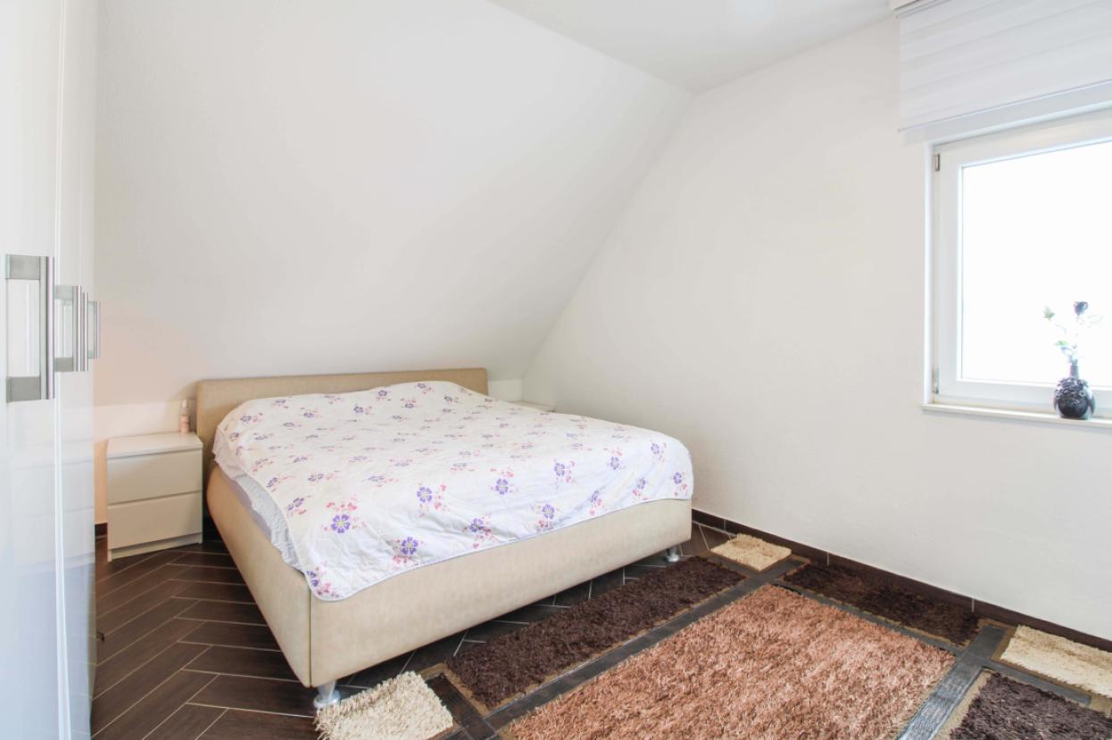 Schlafzimmer DG
