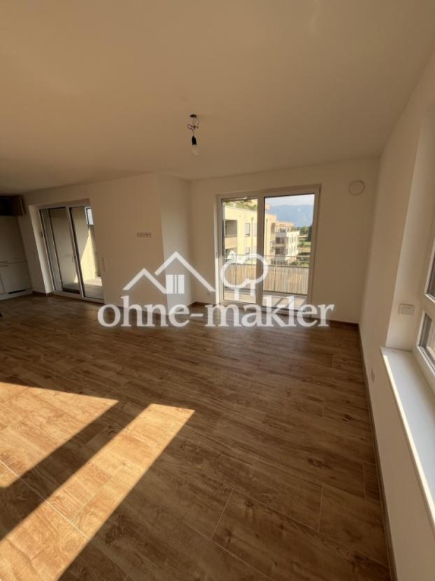 Wohn-/Esszimmer beide Türen