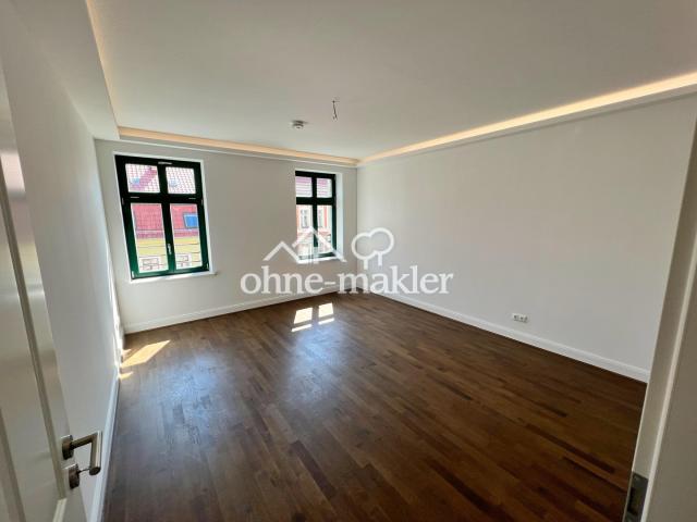 geräumiges Schlafzimmer