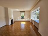 Wohnzimmer mit offenem Kamin