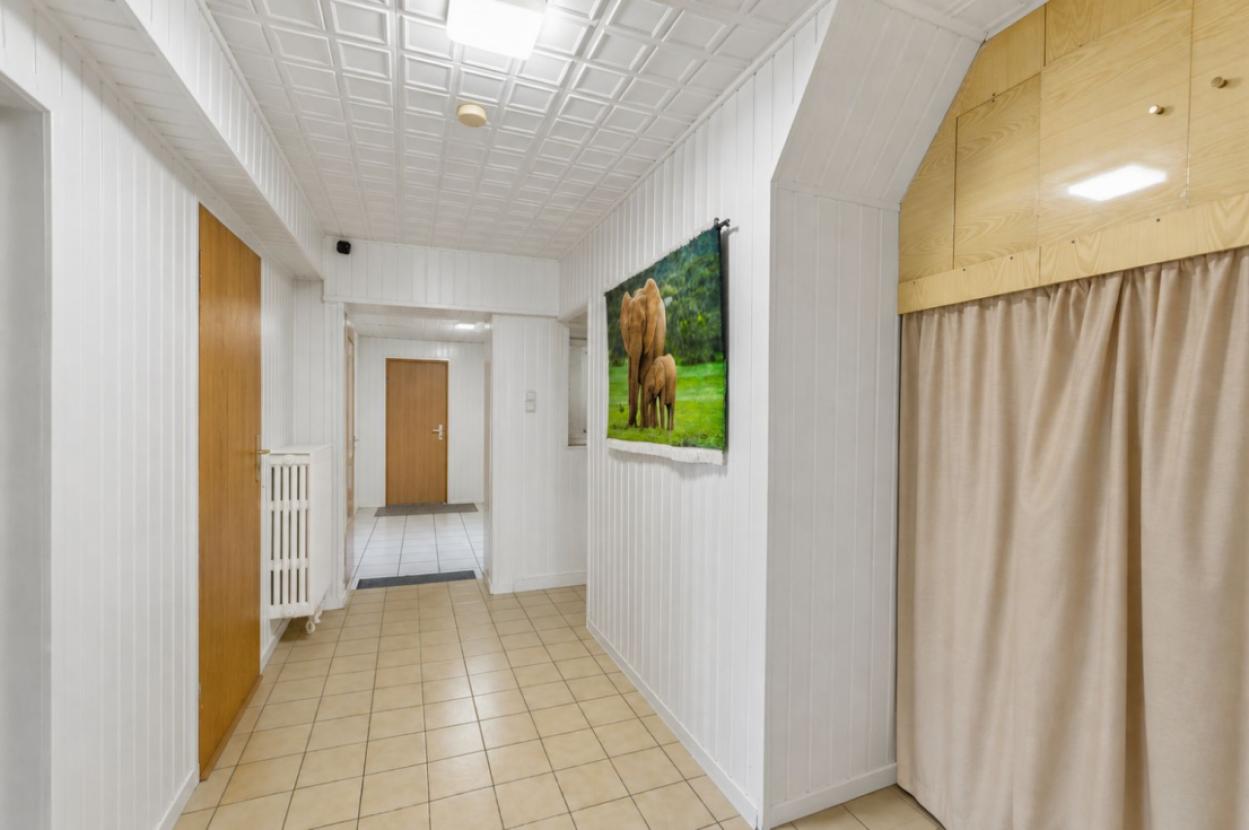 Zentrale Diele mit Garderobe