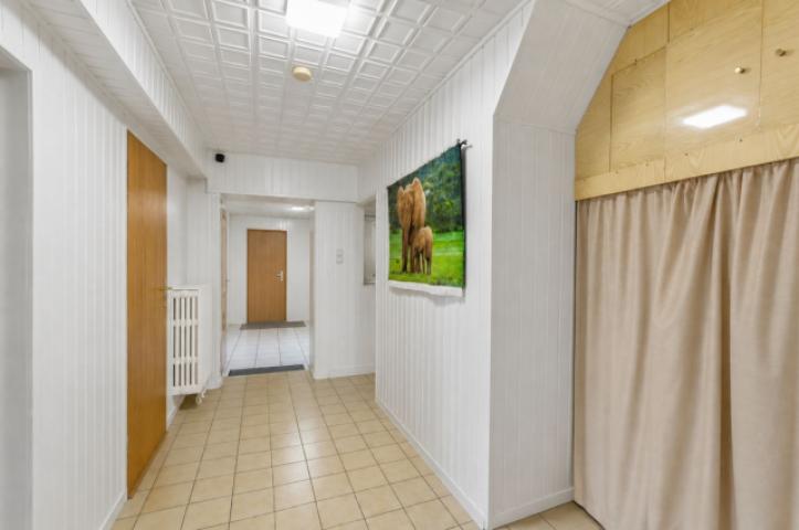 Zentrale Diele mit Garderobe