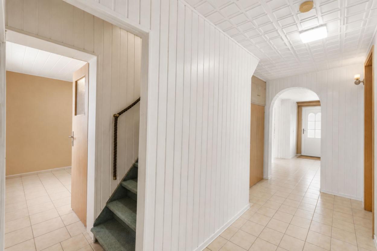 Diele mit Treppe zum OG