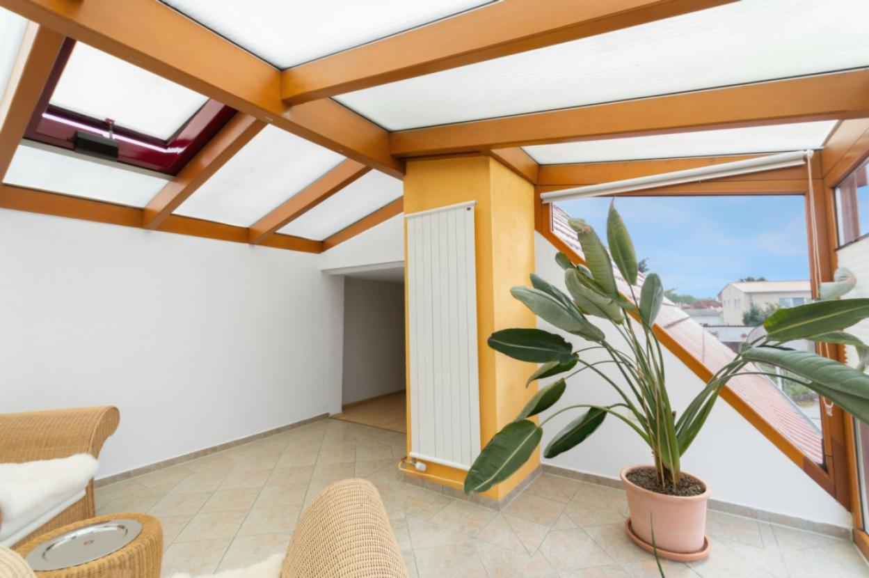 Wintergarten mit Zugang zum Wohnzimmer im DG