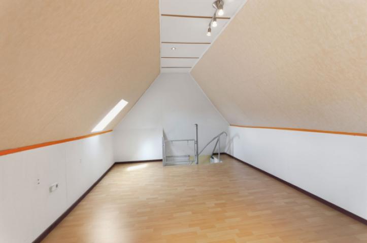 Treppe zum DG