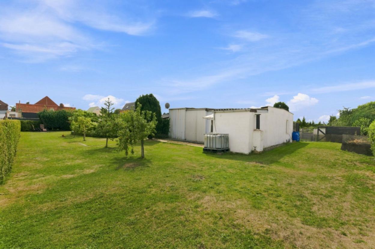 Rückseite des Gartenhauses