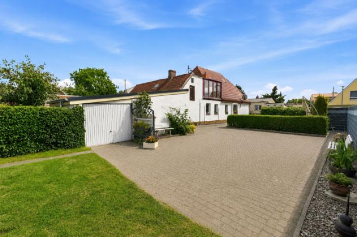 Garagenhof mit Stellplätzen