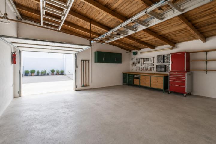 Große Doppelgarage mit Werkstatt