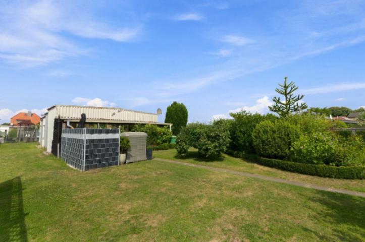 Weitläufiges Grundstück mit Gartenhaus
