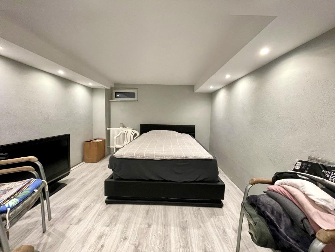 Schlafzimmer (UG)
