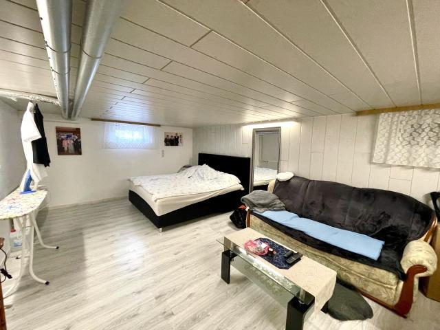 Schlafzimmer (UG)