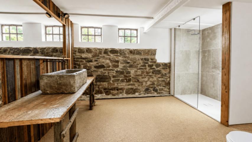 Badezimmer mit Dusche