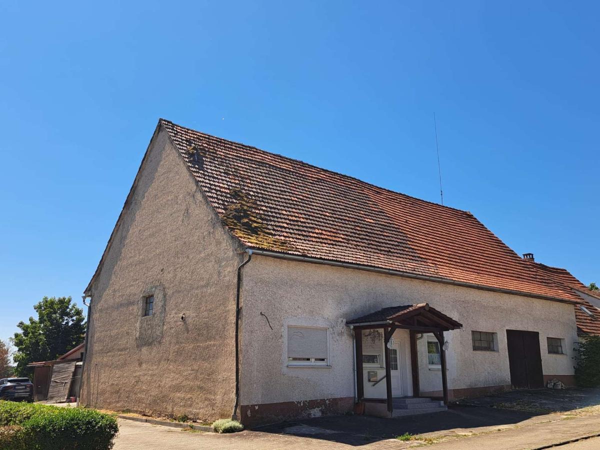 Hausansicht von der Zufahrt
