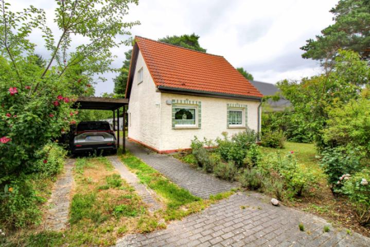 Fassade und Carport