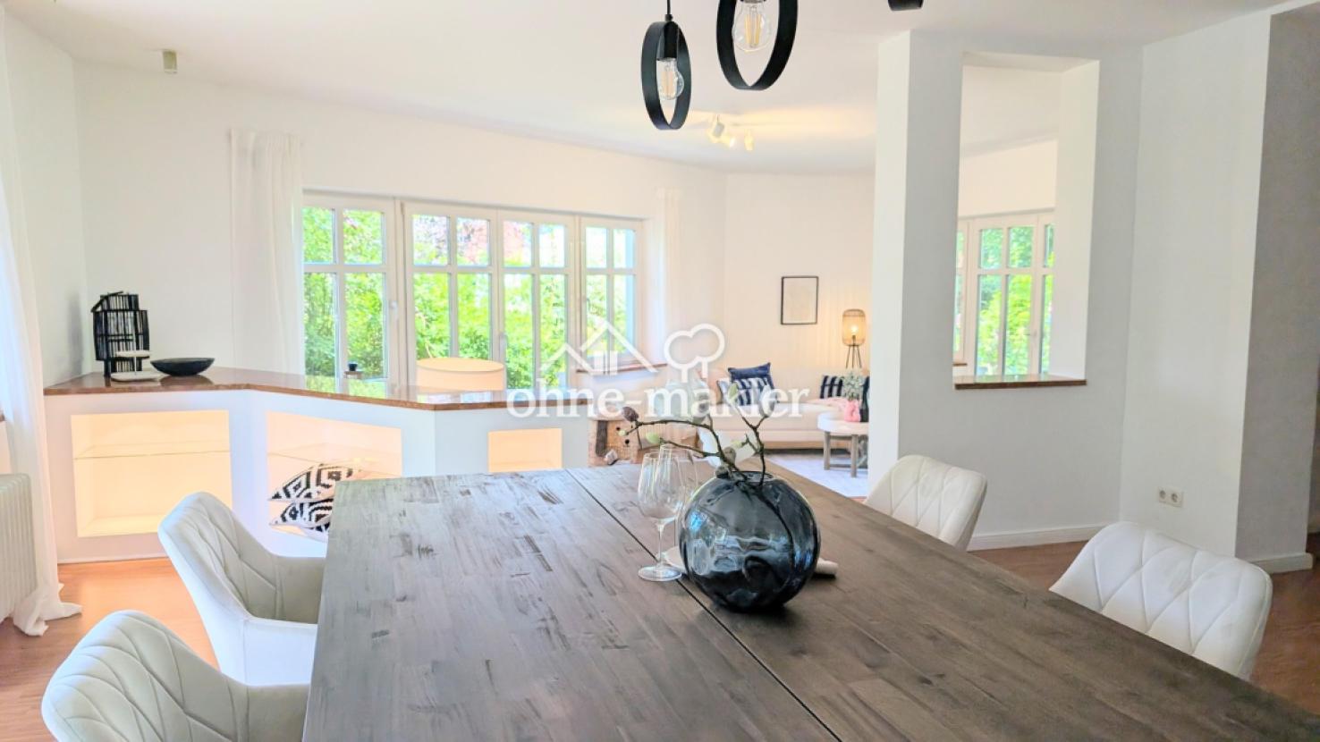 Blick zum großen Wohnzimmer