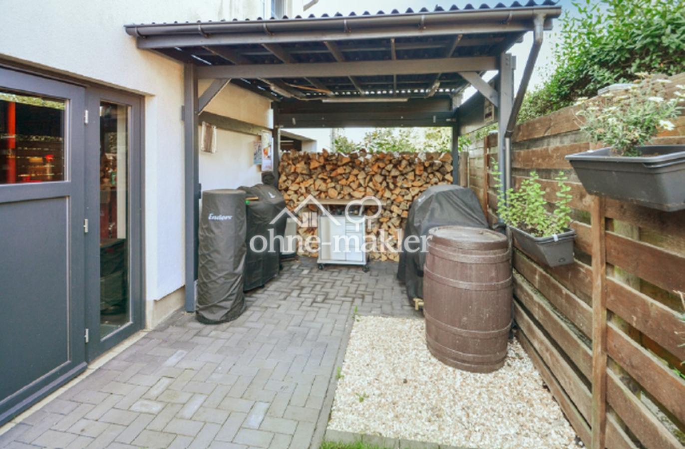 Garten hinten Grillunterstand