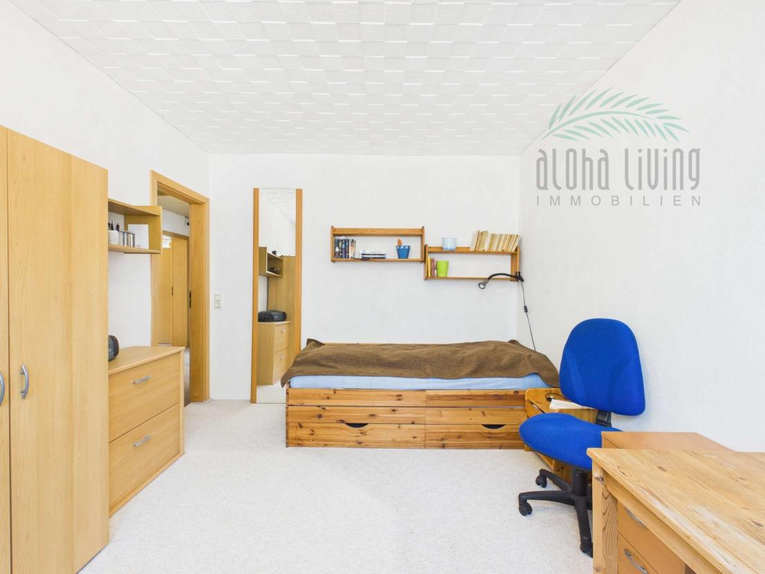 Schlafzimmer (EG)
