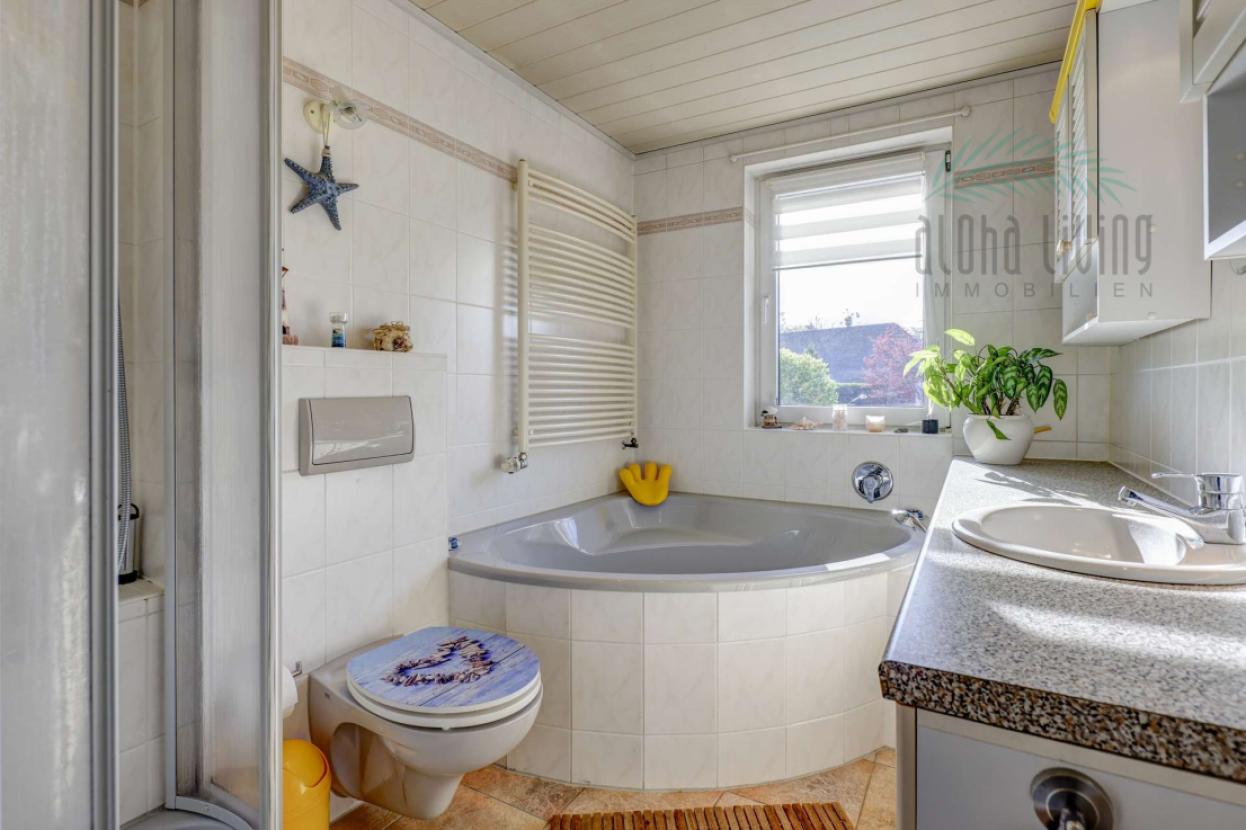 Badezimmer (EG)