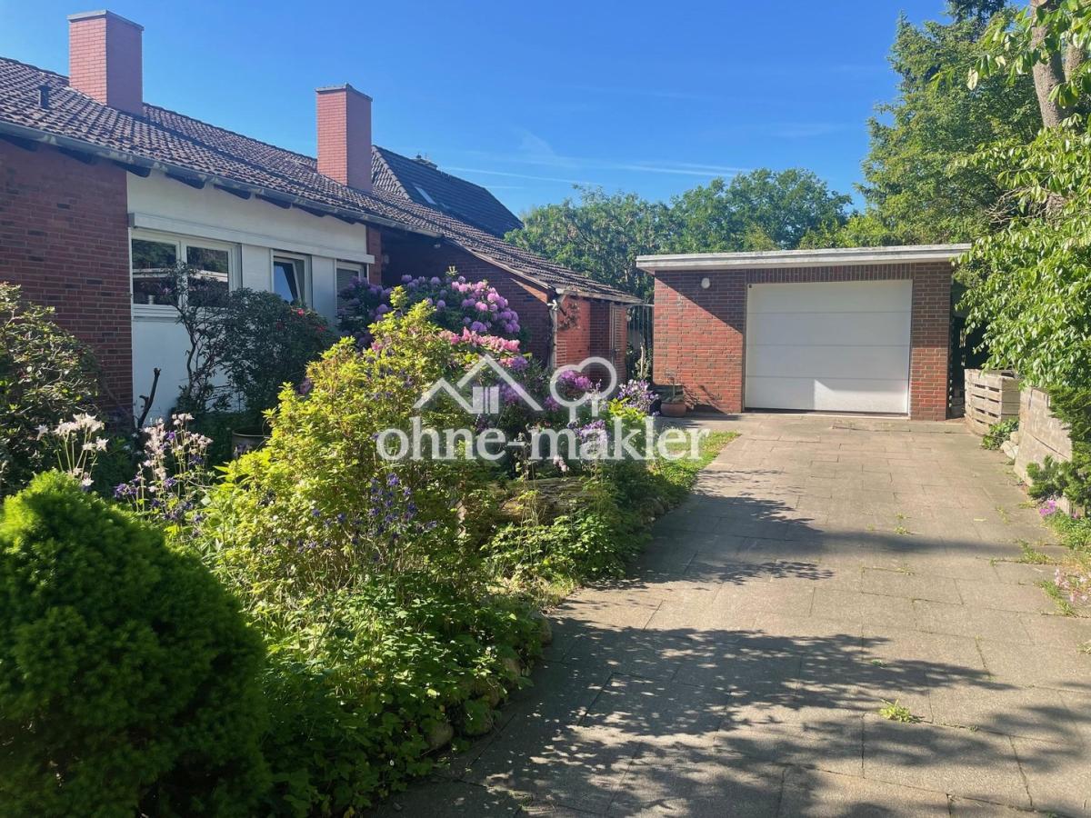 Einfahrt und Garage