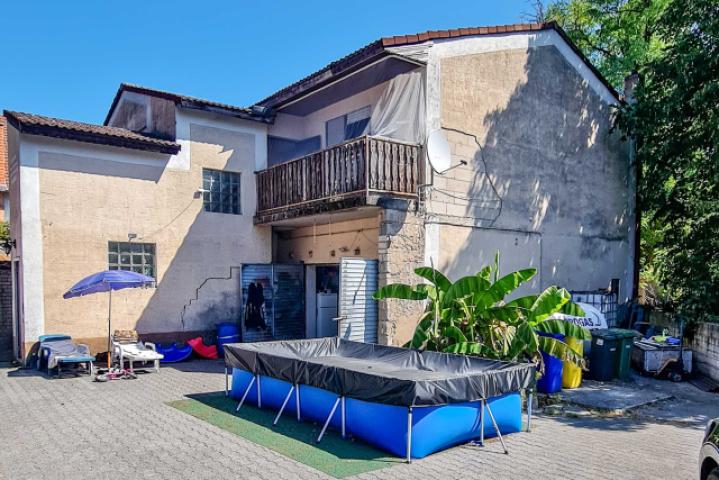 Haus seitlich