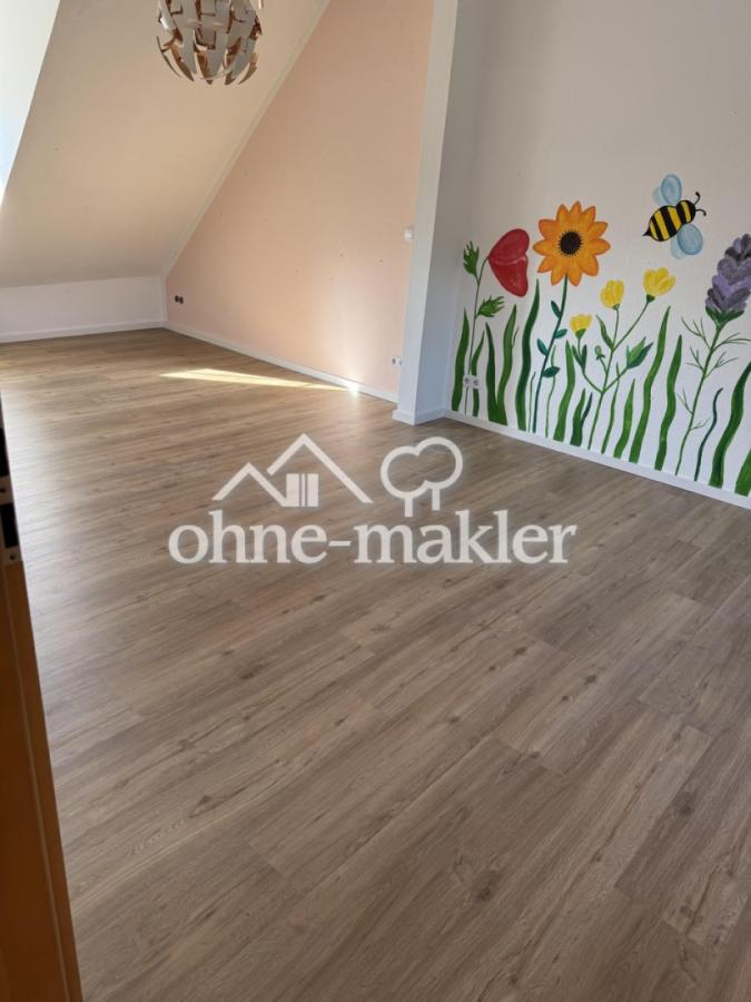 Schlaf- / Kinderzimmer / Büro