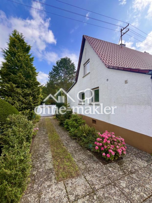 Hof mit Garage