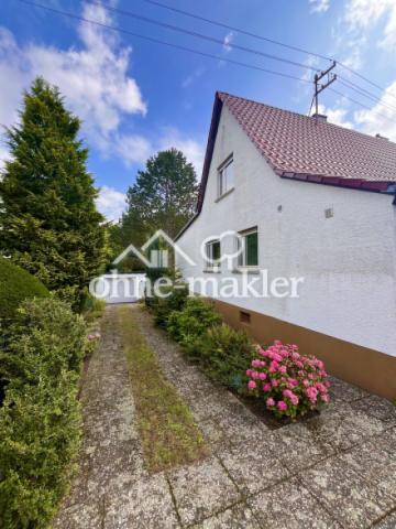 Hof mit Garage