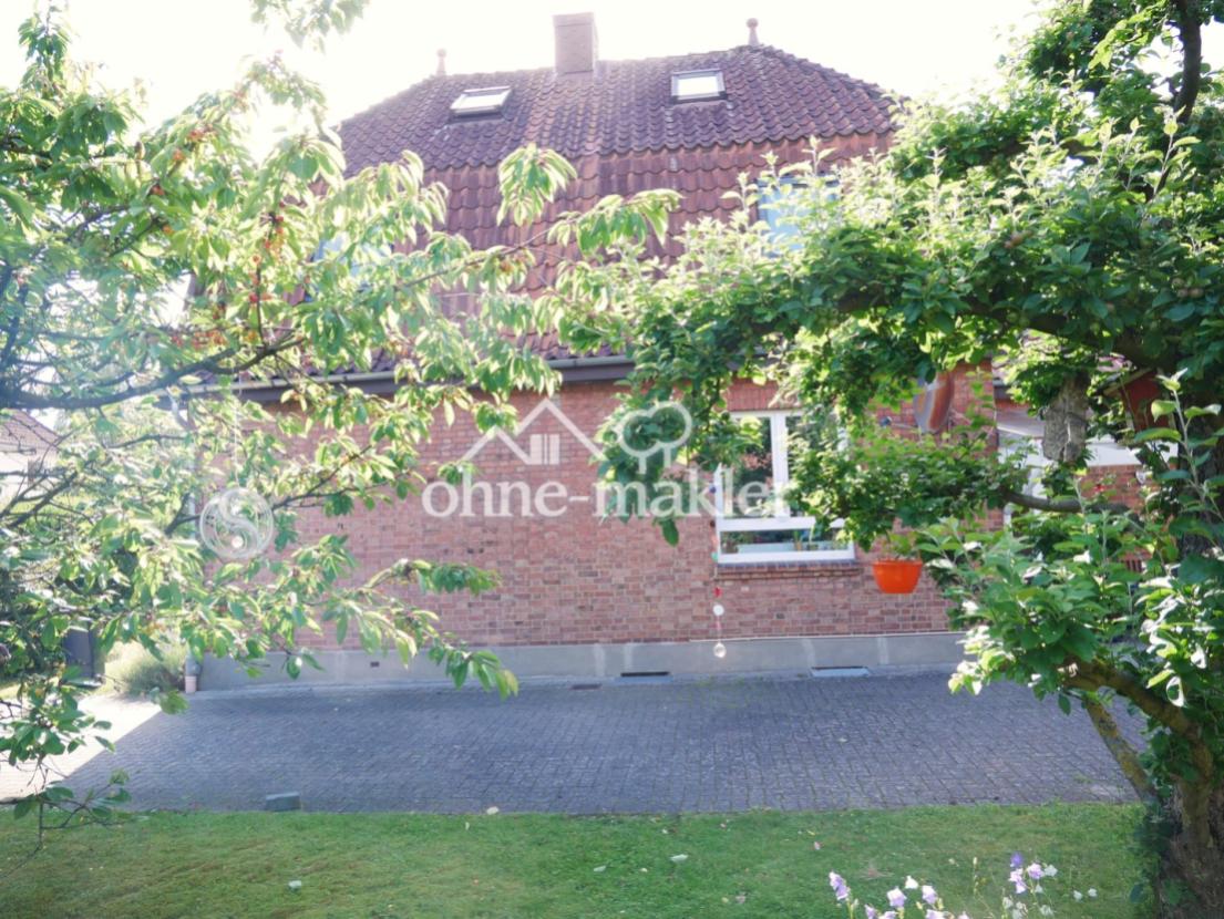 Blick vom Garten zum Haus