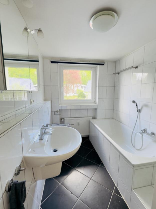 Badezimmeransicht im DG