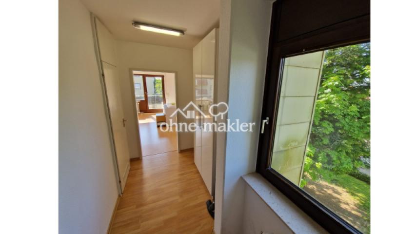 Flur zu Bad und Zimmer re