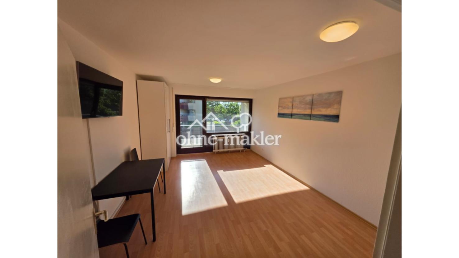 Zimmer links: mit Balkon