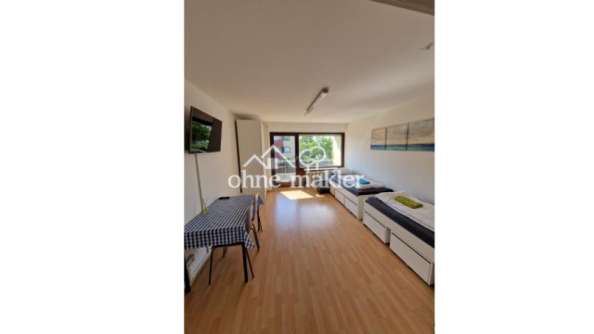Zimmer links: mit Balkon