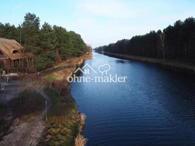 Blick Brücke über den Kanal