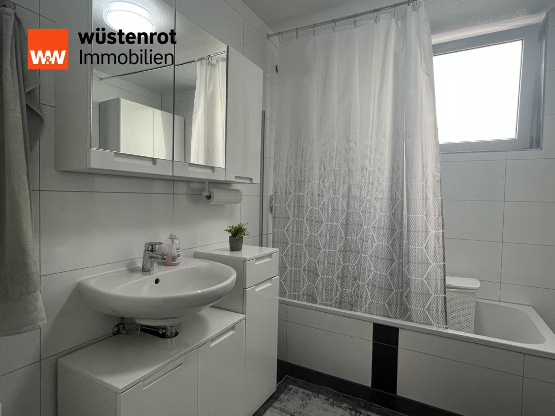 Bad mit Wanne