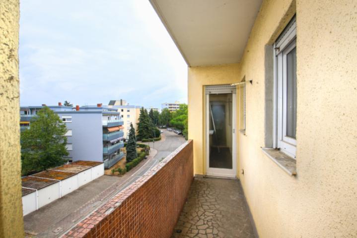 Loggia Klein (zur Straße)